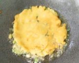 Foto langkah ke 4 dari resep Telur Dadar Keriting.