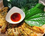 Hình bước làm 4 của món Đậu chiên muối é cuốn lá lốt
