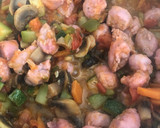 Foto del paso 3 de la receta: Lentejas rápidas con verduritas y longanizas de pollo