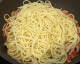 A picture of step 3 of Garlic Sausage and Tomato Spaghetti.