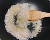Foto del passaggio 4 della ricetta Risotto con Champignon e speck🍄‍🟫🥓🍛