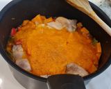 Foto del paso 6 de la receta Jamoncitos de pollo guisados con boniato y tomate