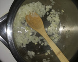 Foto del paso 2 de la receta: Arroz con salmón y marisco
