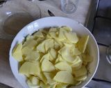 Foto del paso 1 de la receta: Tortilla de patatas con cebolla