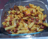Foto del paso 6 de la receta: Revuelto de patatas, salchicha, chorizo y huevo al horno