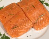Foto del paso 6 de la receta: Salmón a la "piastra di sale" ligeramente ahumado