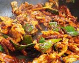 A picture of step 4 of Jjampong (Korean Spicy Seafood Noodle Soup).