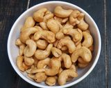 Foto langkah ke 3 dari resep Bolu Pisang Lapis Kacang Mete Oreo.