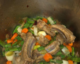 Foto del paso 2 de la receta: Costillas guisadas en olla exprés