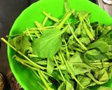 Hình bước làm 1 của món Ốc móng tay xào rau muống chua ngọt