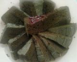 Foto langkah ke 10 dari resep Brownies Kukus Selai strawbery dan kismis.