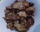 Foto langkah ke 1 dari resep Hati ayam saos tiram pedas.