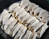 Gambar langkah 4 resipi Dumpling Daging Goreng.