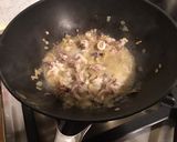Une image de l'étape 7 de Tagliatelles noires aux têtes et pattes de calamars,échalotes,citron et persil.