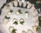 Foto del paso 3 de la receta: 🍓Fresas cubiertas con chocolate blanco