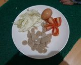 Foto langkah ke 1 dari resep IndoMie Kari Ayam Spesial Komplit.