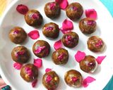 A picture of step 4 of Dry fruit and nuts balls.