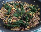 Foto do passo 2 de Bacalhau assado com migas de espinafres e feijão com batatas cozidas e salteadas