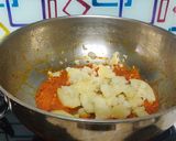 सूजी पूरी और आलू (Suji puri aur aloo recipe in Hindi) रेसिपी चरण 1 फोटो