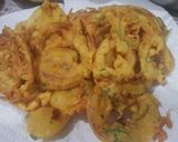 A picture of step 2 of Potato onion bhaji.