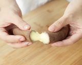 Foto langkah ke 8 dari resep Dadar Gulung Cokelat Isi Vla Devina Hermawan.