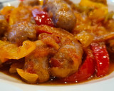 Foto del paso 4 de la receta: Salteado de salchichas con pimientos tricolor