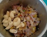 A picture of step 4 of Methi Matar Malai.