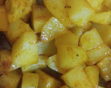உருளைக்கிழங்கு குடைமிளகாய் ப்ரை ரெசிபி ஸ்டேப் 2 புகைப்படம்