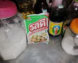 รูปขั้นตอนการทำที่ 1 ของ ผัดกระเพราหมูสับลูกชิ้นไก่