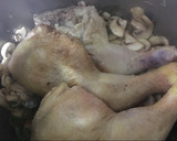 Foto del paso 3 de la receta: Sobremuslos de pollo con setas, salsa de curry y coco