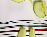 A picture of step 1 of Bunny- shaped green apple wedges.