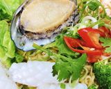 Hình bước làm 3 của món Mì Gói Hải Sản