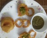 A picture of step 6 of Stuffed Tomato Pakoda.