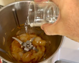 Foto del paso 3 de la receta: Cebolla caramelizada en modo alta temperatura con el robot MyCook Next