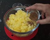 A picture of step 1 of Noodles Mirch Pakora.