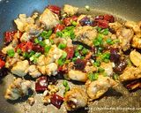 รูปขั้นตอนการทำที่ 3 ของ La Zi Ji (ไก่ฉงชิ่ง-ไก่คั่วพริกแห้ง)