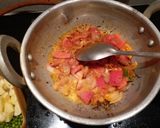 A picture of step 5 of Aloo mater dry veg masala.