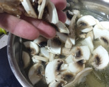 Foto del paso 3 de la receta: Sopa de pollo y champiñones