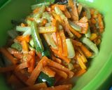 Foto langkah ke 6 dari resep Acar Timun Wortel Bumbu Kuning.