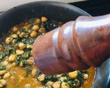 A picture of step 6 of Espinacas con Garbanzos(Spanish Chickpea Stew).