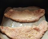 Foto del paso 3 de la receta: Empanado de cerdo macerado en soja, con guarnición de cardo