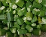A picture of step 2 of Bhindi fry with potato.