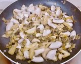 Hình bước làm 6 của món Phèo non xào cải chua