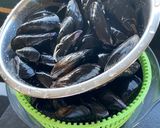 Une image de l'étape 2 de Moules corses accompagnées d’une salade de pommes de terre à l’alsacienne.