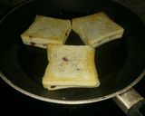 Foto langkah ke 3 dari resep Roast bread Blackberry jam with Honey.