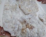 A picture of step 2 of Crispy chicken pizza.