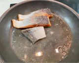A picture of step 2 of Samon flakes.