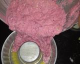 A picture of step 4 of Semolina Beetroot steamed cake.