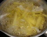 Foto langkah ke 1 dari resep Kentang goreng crispy simpel.