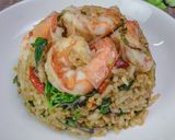 รูปขั้นตอนการทำที่ 20 ของ ข้าวผัด กะเพราคลุก กุ้ง กลิ่นหอมฟุ้ง รสชาติจัดจ้าน